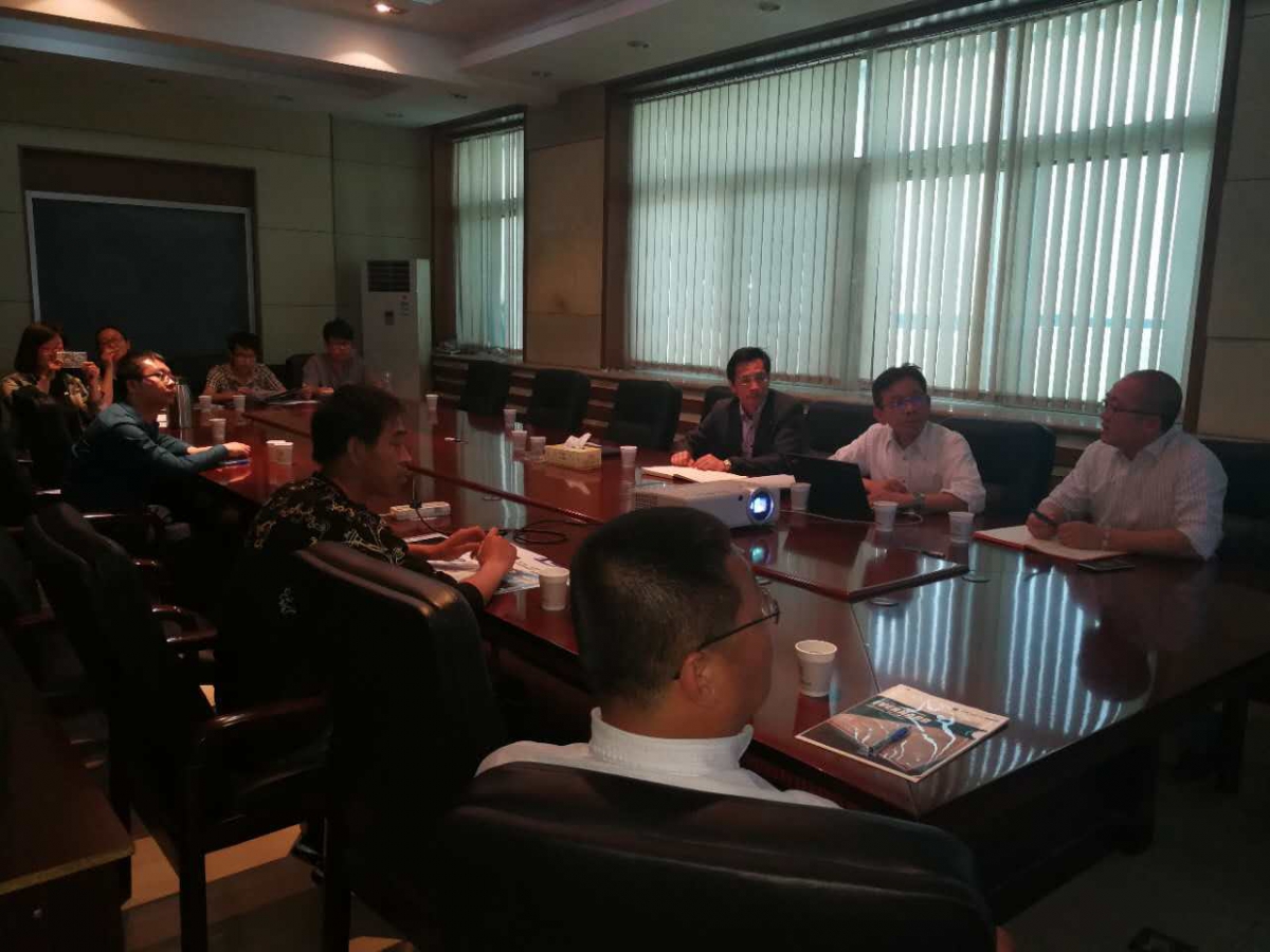 法鋼和JFE的技術(shù)和市場(chǎng)團(tuán)隊(duì)訪(fǎng)問(wèn)煤礦機(jī)械設(shè)備制造廠(chǎng)3