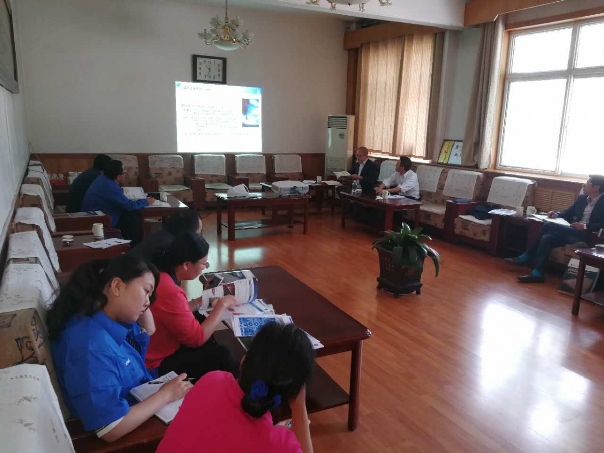 法鋼和JFE的技術(shù)和市場(chǎng)團(tuán)隊(duì)訪(fǎng)問(wèn)煤礦機(jī)械設(shè)備制造廠(chǎng)4