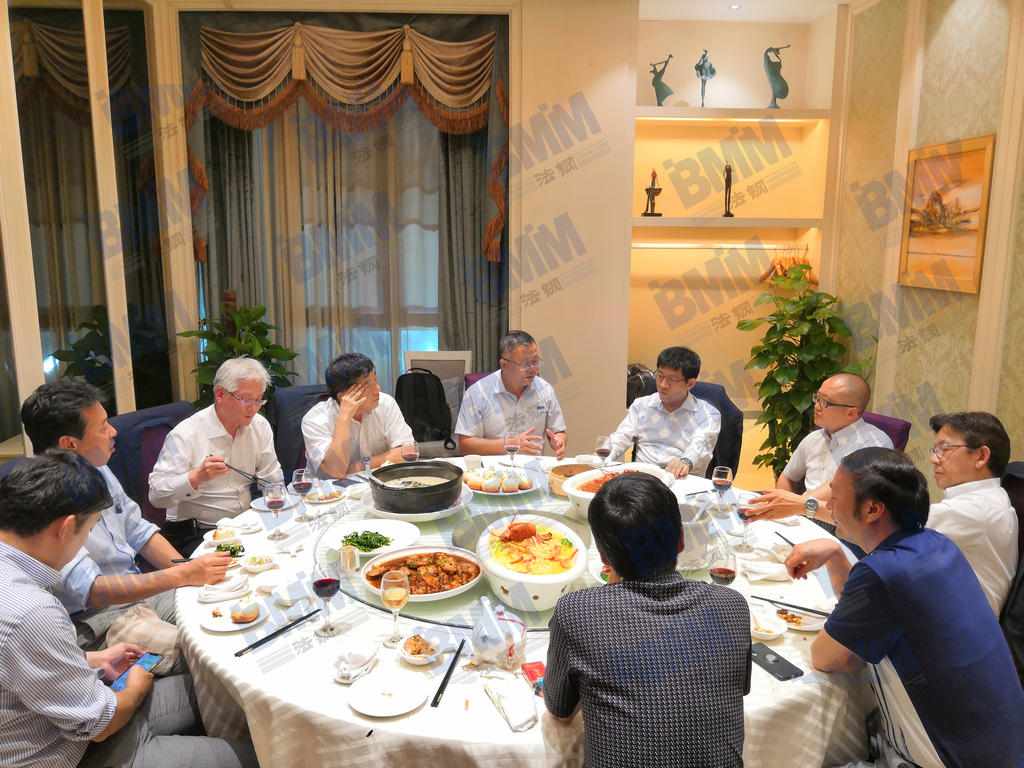 訪問結(jié)束后，法鋼集團(tuán)負(fù)責(zé)人邀請(qǐng)JFE鋼鐵高層共進(jìn)晚餐